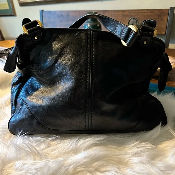 Authentic Alexander McQueen Patent Leather Swagger Handle Bag - Picture 4 of 6